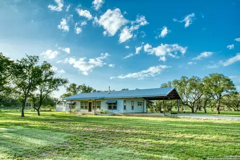 Exterior - 623 Fm 1796, Utopia, TX 78884 photo 5 of 10