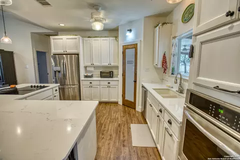 Kitchen - 623 Fm 1796, Utopia, TX 78884 photo 3 of 6