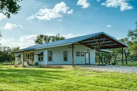 Exterior - 623 Fm 1796, Utopia, TX 78884 photo 7 of 10