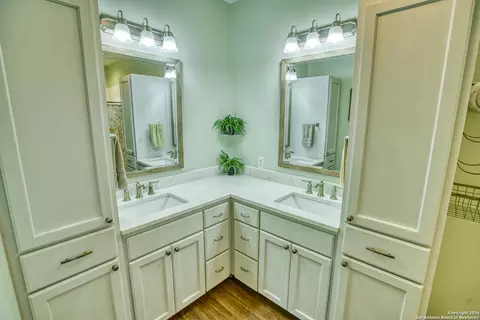 Bath - 623 Fm 1796, Utopia, TX 78884 photo 1 of 3