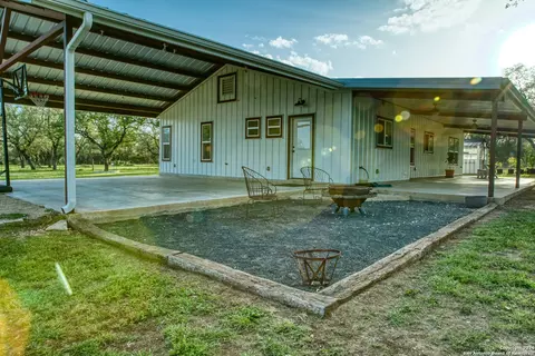 Exterior - 623 Fm 1796, Utopia, TX 78884 photo 6 of 10