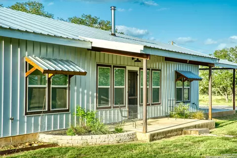 Exterior - 623 Fm 1796, Utopia, TX 78884 photo 8 of 10