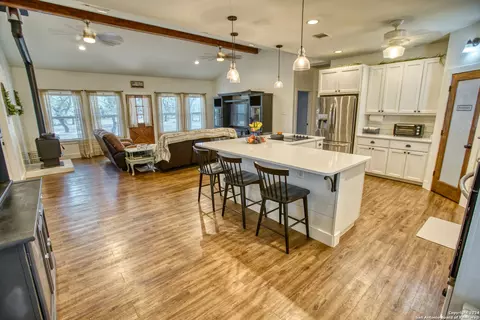 Kitchen - 623 Fm 1796, Utopia, TX 78884 photo 2 of 6