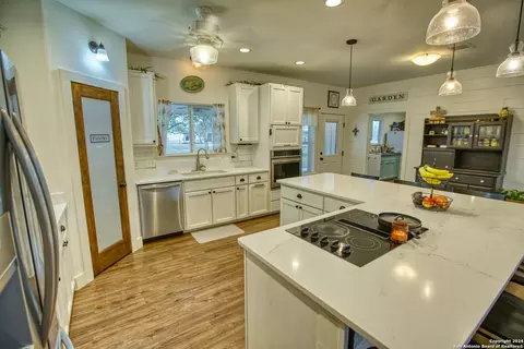 Kitchen - 623 Fm 1796, Utopia, TX 78884 photo 5 of 6