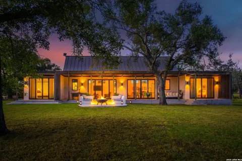 625 Triple Creek Rd, Fredericksburg, TX 78624