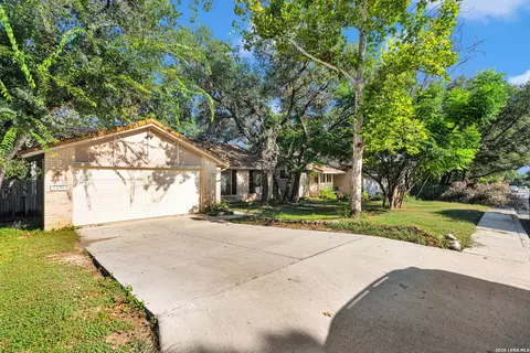 7242 Breeze Holw, San Antonio, TX 78250
