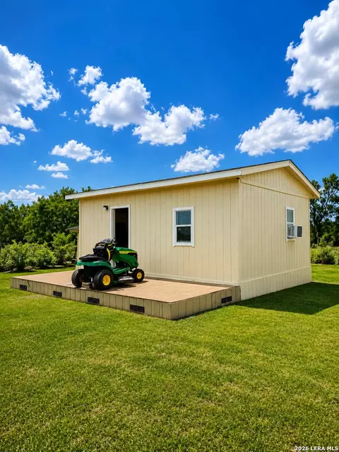 156 County Road 7752, Devine, TX 78016 photo 3