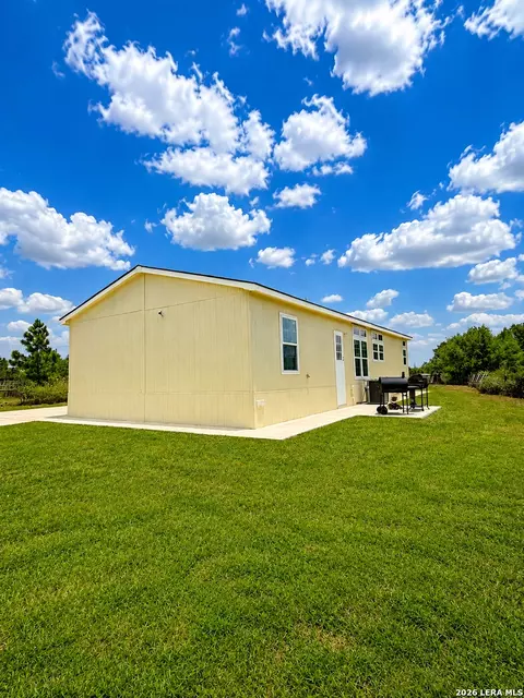 156 County Road 7752, Devine, TX 78016 photo 4