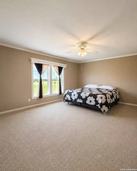 156 County Road 7752, Devine, TX 78016 photo 8