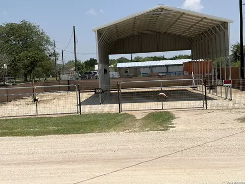 557 Siesta Dr, Bandera, TX 78003