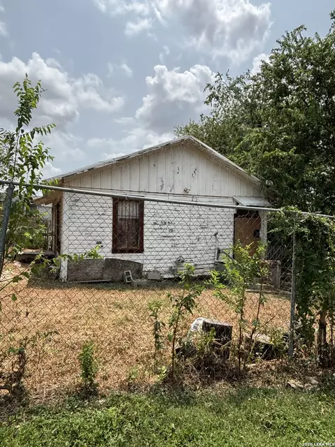 326 Sanders St, San Antonio, TX 78203