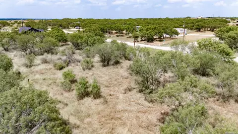 100 County Road 2669, Devine, TX 78016 photo 16