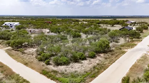 100 County Road 2669, Devine, TX 78016 photo 14