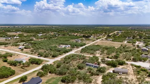 100 County Road 2669, Devine, TX 78016 photo 5