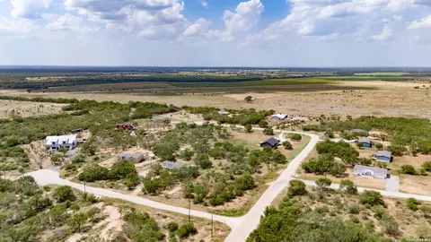 100 County Road 2669, Devine, TX 78016 photo 12