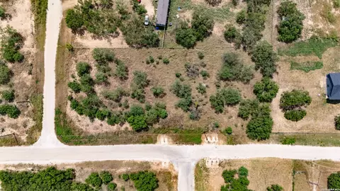 100 County Road 2669, Devine, TX 78016 photo 13