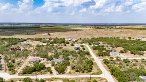 100 County Road 2669, Devine, TX 78016 photo 11
