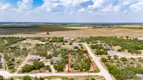 100 County Road 2669, Devine, TX 78016 photo 10