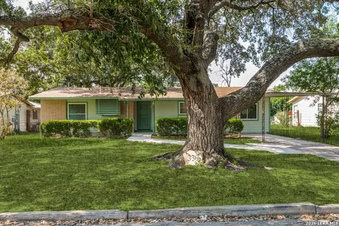 330 Brettonwood Dr, San Antonio, TX 78218