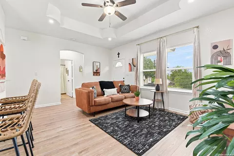 206 Chickering Ave, San Antonio, TX 78210