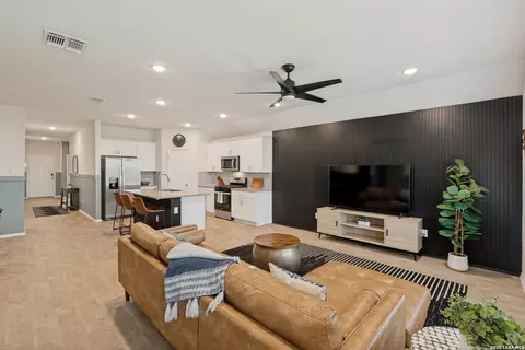438 Kayden Pt, New Braunfels, TX 78130