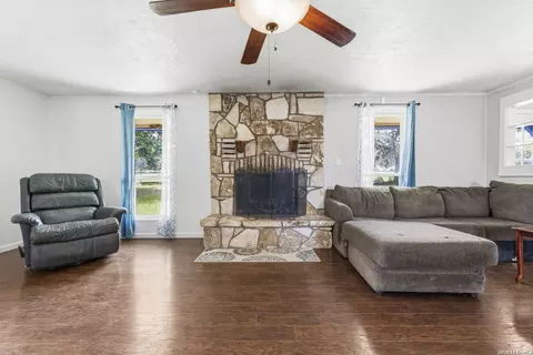 Living - 1628 County Road 357, Utopia, TX 78884 photo 3 of 7