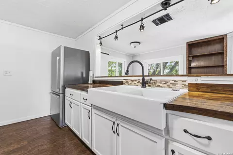 Kitchen - 1628 County Road 357, Utopia, TX 78884 photo 1 of 2