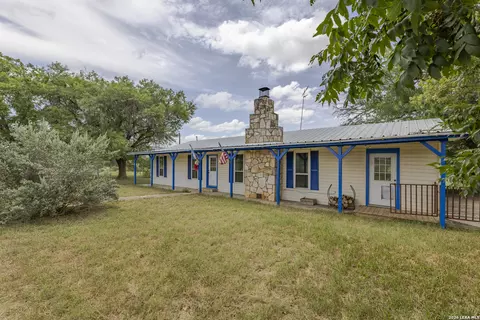 Exterior - 1628 County Road 357, Utopia, TX 78884 photo 3 of 9