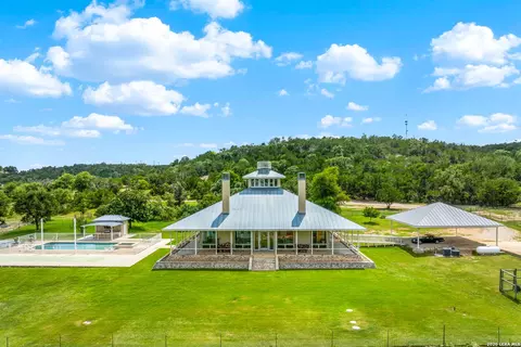 834 Northwood Hills Dr, Fredericksburg, TX 78624