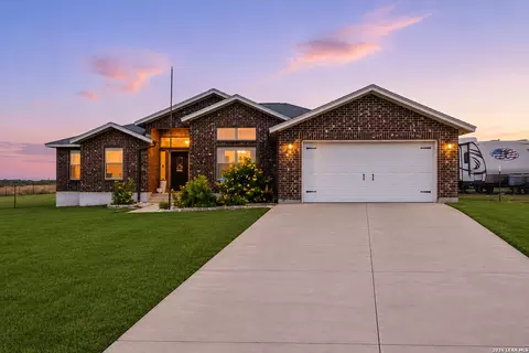 149 Lakeview Cir, La Vernia, TX 78121