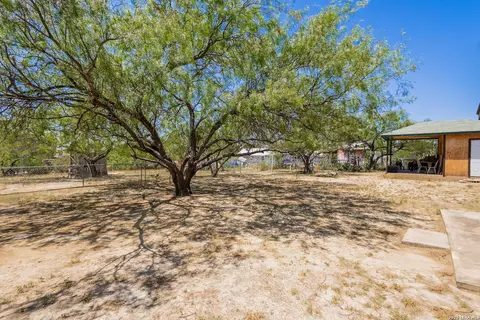 Exterior - 1265 Duffy St, Eagle Pass, TX 78852 photo 5 of 6
