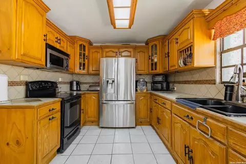 Kitchen - 1265 Duffy St, Eagle Pass, TX 78852 photo 3 of 3