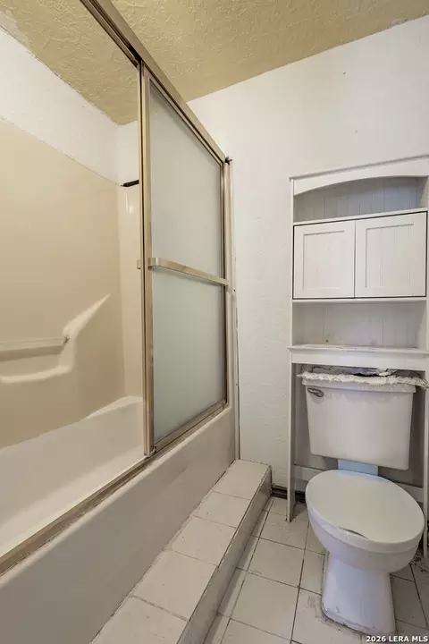 Bath - 1265 Duffy St, Eagle Pass, TX 78852 photo 4 of 7