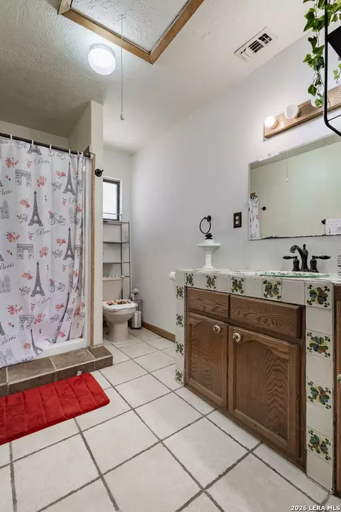Bath - 1265 Duffy St, Eagle Pass, TX 78852 photo 5 of 7
