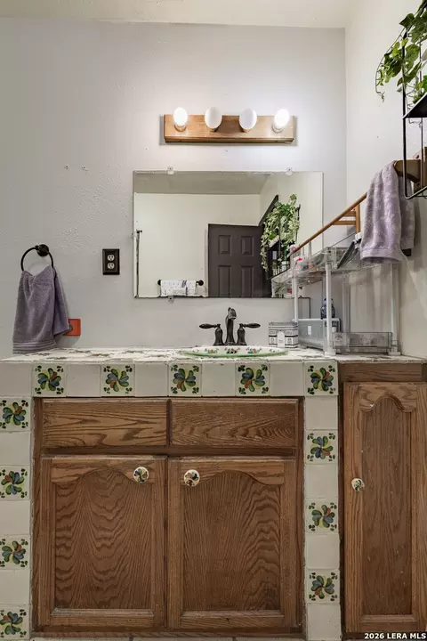 Bath - 1265 Duffy St, Eagle Pass, TX 78852 photo 3 of 7