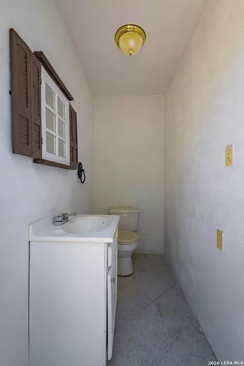Bath - 1265 Duffy St, Eagle Pass, TX 78852 photo 1 of 7