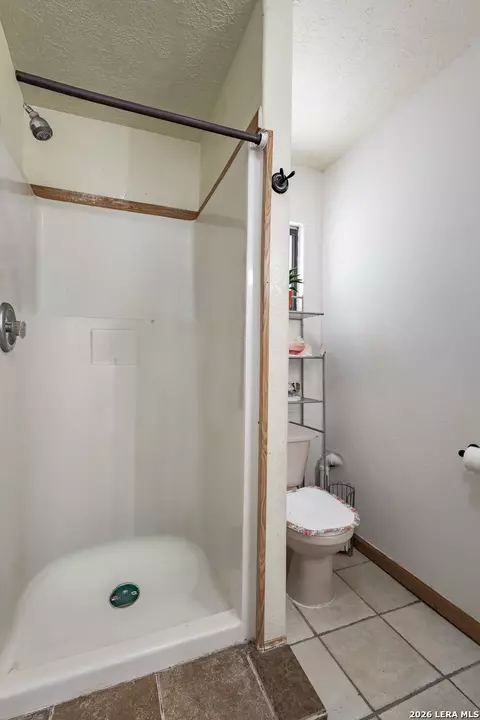 Bath - 1265 Duffy St, Eagle Pass, TX 78852 photo 2 of 7