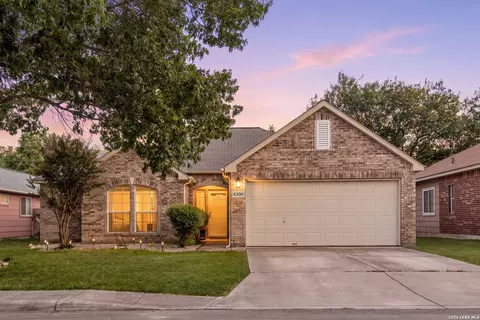 6338 Parkland Oaks Dr, San Antonio, TX 78240