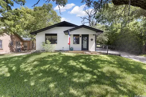 500 Cross Mountain Dr, Fredericksburg, TX 78624