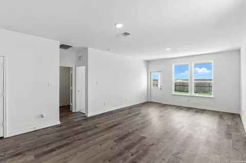 Living - 1239 Toro Playa, Converse, TX 78109 photo 3 of 5