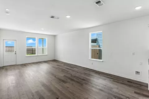 Living - 1239 Toro Playa, Converse, TX 78109 photo 2 of 5