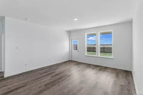Living - 1239 Toro Playa, Converse, TX 78109 photo 4 of 5