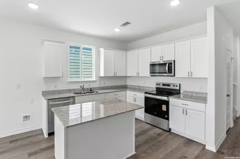 Kitchen - 1239 Toro Playa, Converse, TX 78109 photo 3 of 5