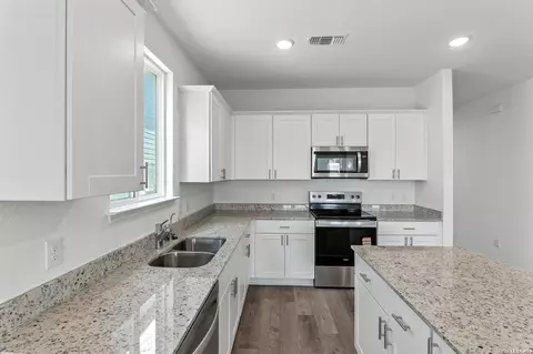 Kitchen - 1239 Toro Playa, Converse, TX 78109 photo 4 of 5