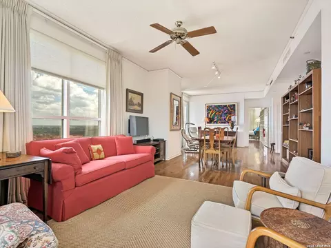 1 Towers Park Ln #2112, San Antonio, TX 78209