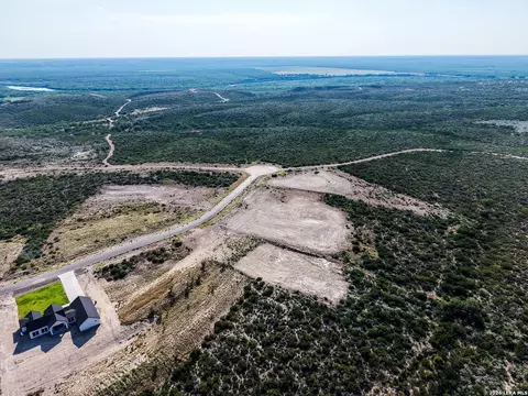 552 Paseo Del Lago, Eagle Pass, TX 78852 photo 7