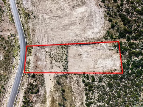552 Paseo Del Lago, Eagle Pass, TX 78852 photo 8