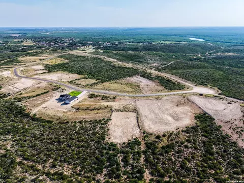 552 Paseo Del Lago, Eagle Pass, TX 78852 photo 3