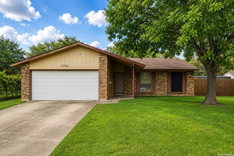 6742 Ambling St, San Antonio, TX 78238