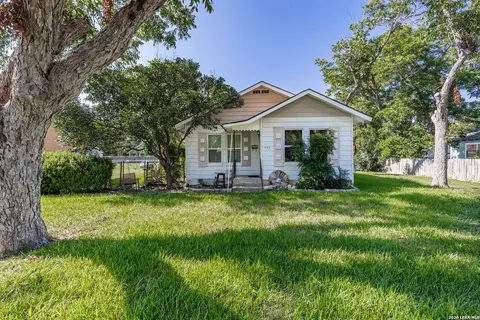 963 Bismark, Seguin, TX 78155